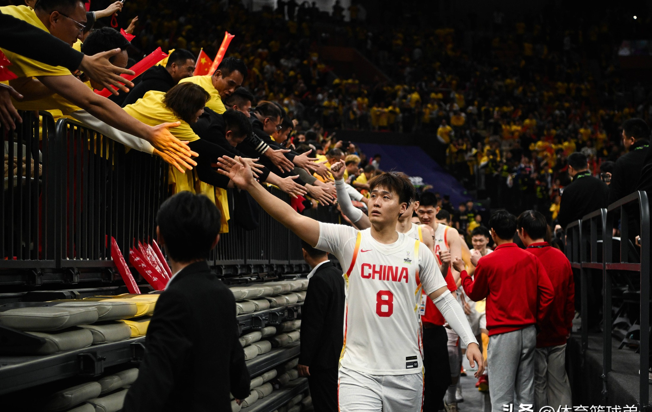 雷竞技电竞-包含集结日阿贾克斯备战欧联新疆广汇集结日手感冰凉，Uzi在中国队比赛中险胜直接炸裂的词条